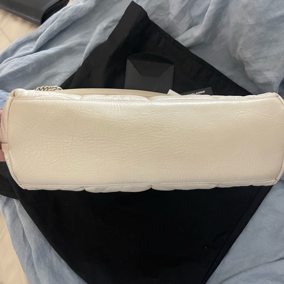 Saint Laurent Medium Lou Leather puffer bag color is the off-white - Picture 4 of 7